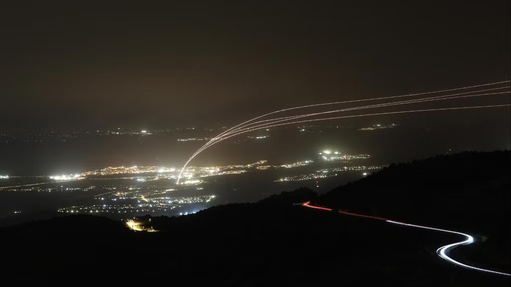 Misil iraní de racimo impacta edificio junto al aeropuerto Tel Aviv