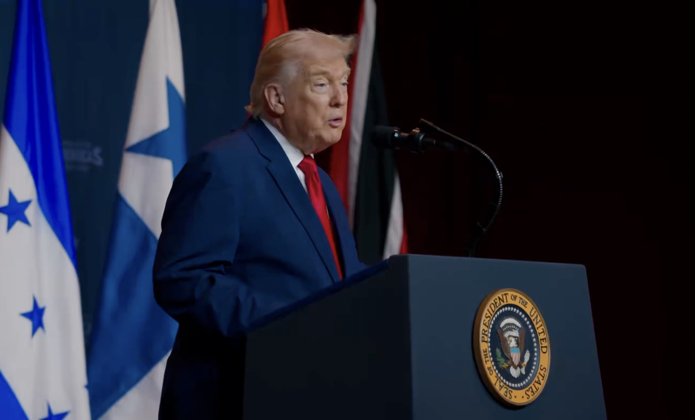Trump amenaza con “borrar de la faz de la Tierra” a Irán