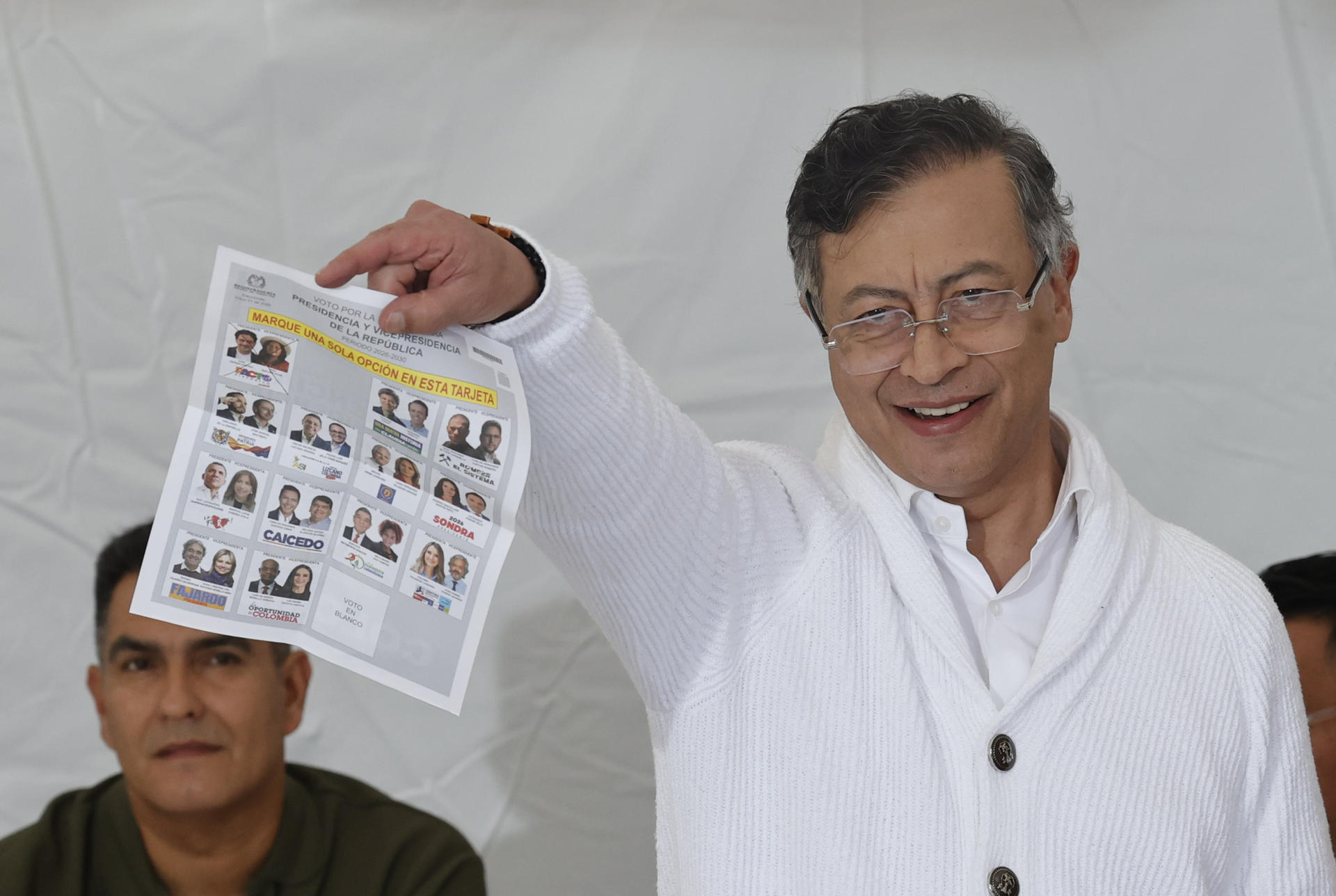 Petro rechaza preconteo oficial y desconoce ventaja de la derecha