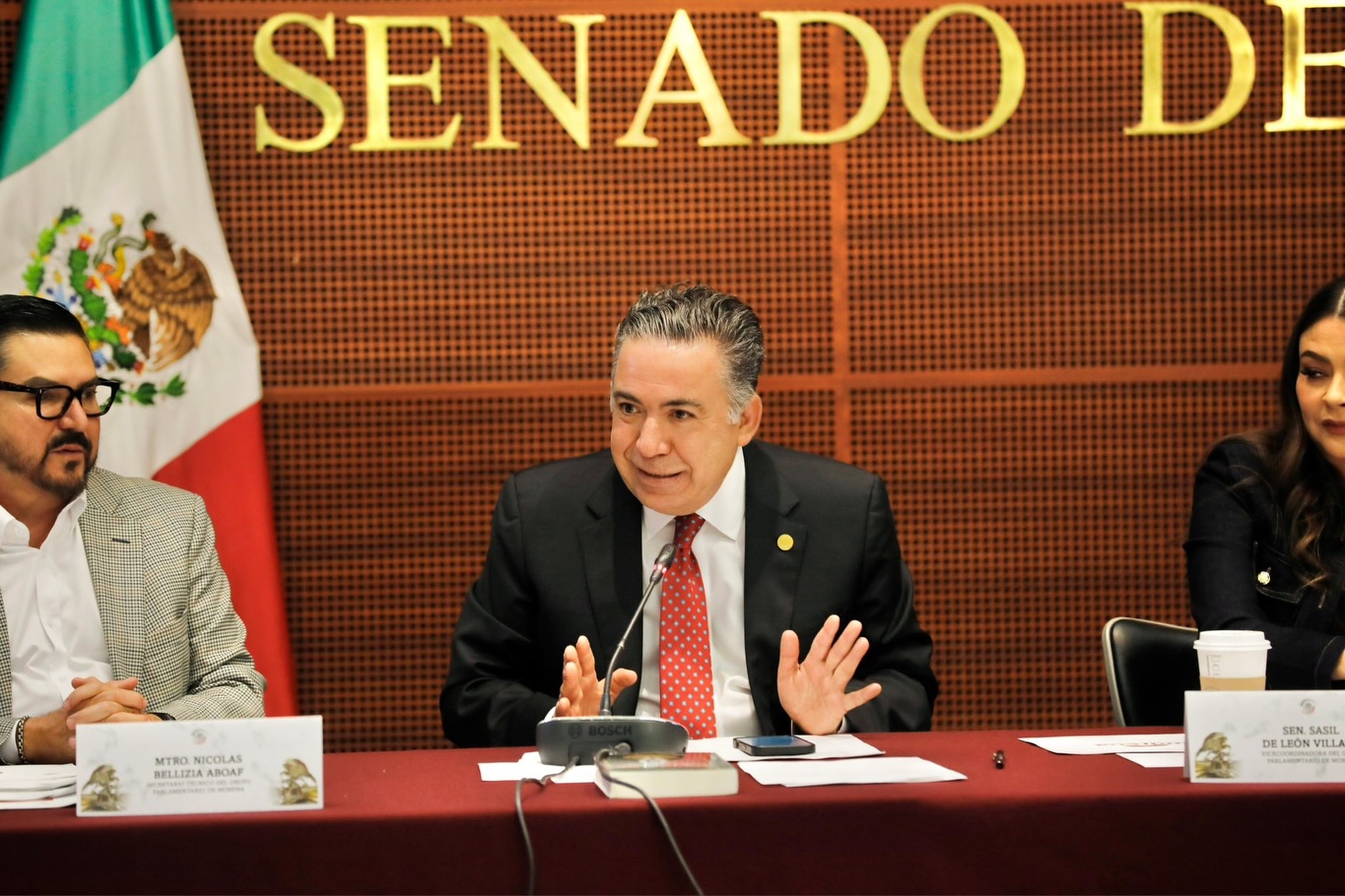 Enrique Inzunza rechaza licencia: se defenderá desde el Senado