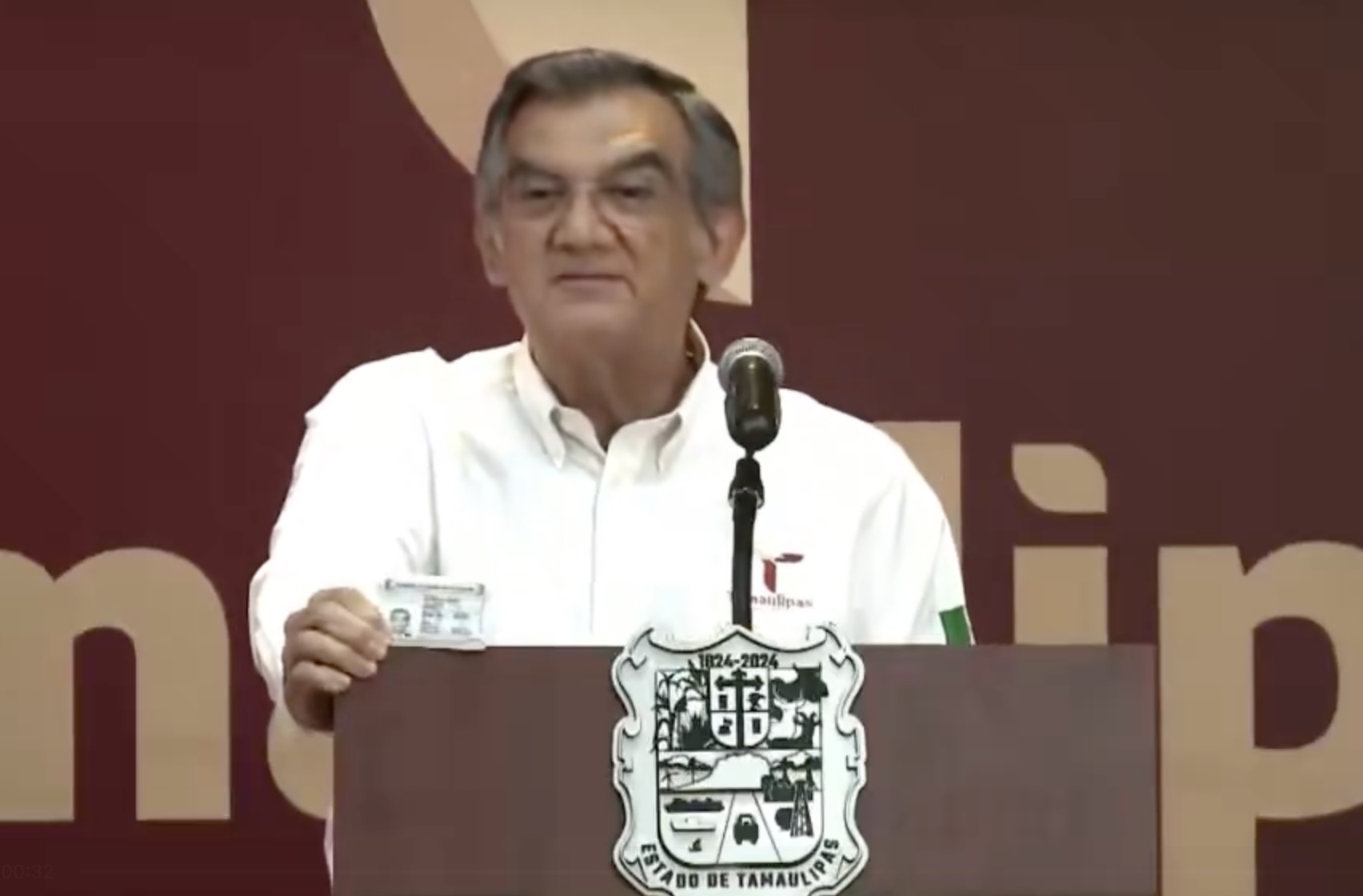 “No he recibido notificación alguna de cancelación”: Américo Villarreal exhibe su visa y rechaza señalamientos
