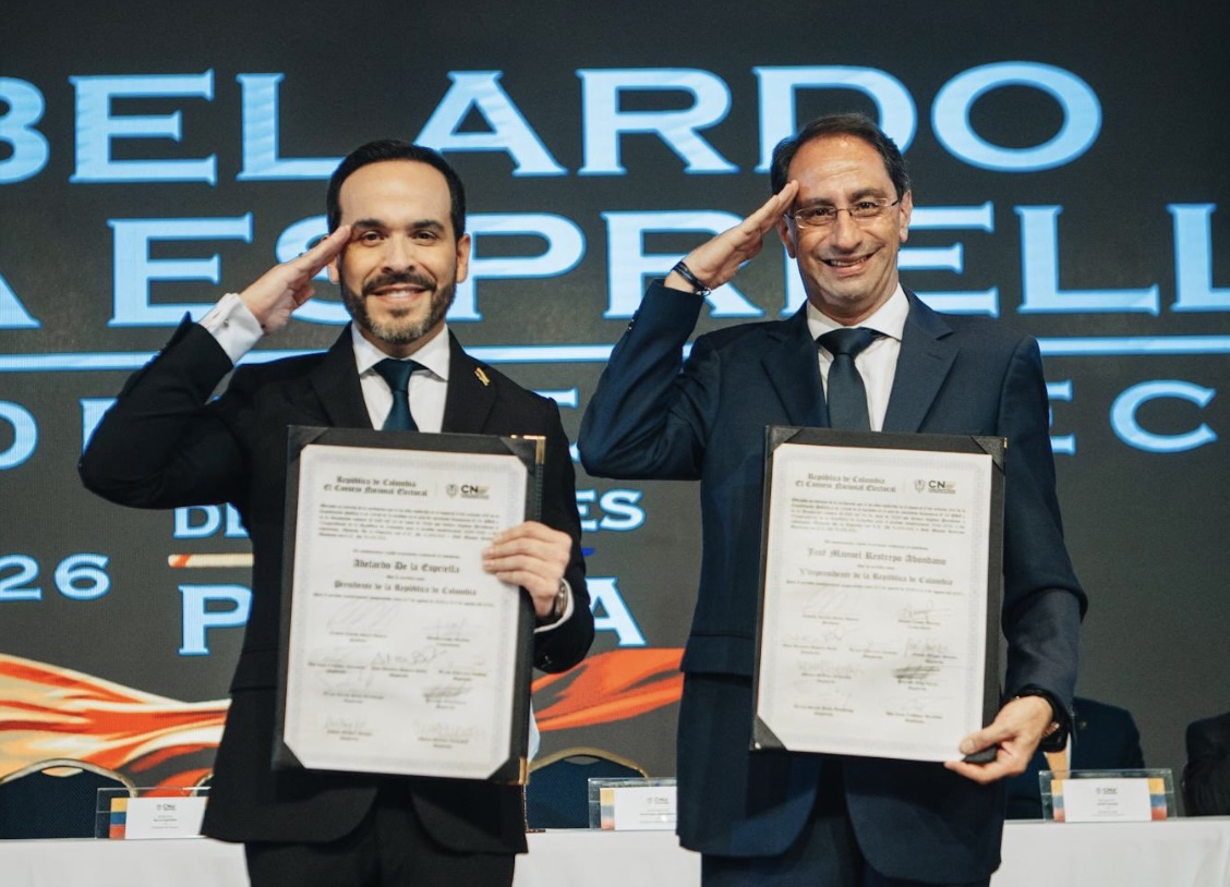 Abelardo de la Espriella recibe credencial de presidente electo