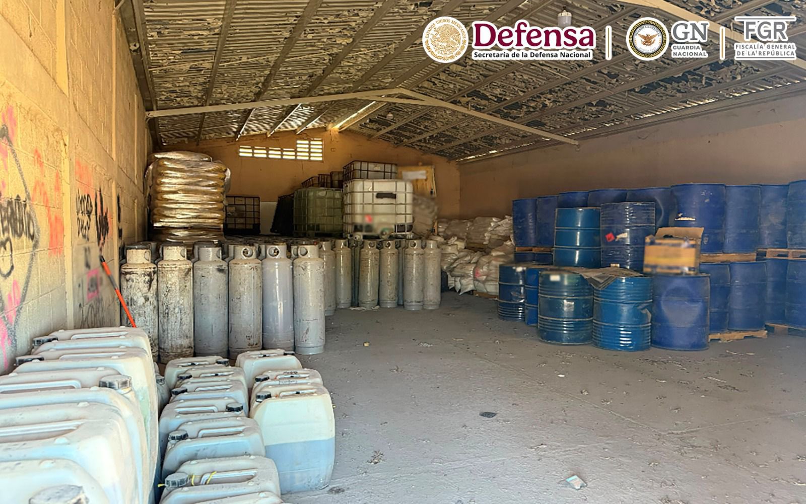 Harfuch confirma aseguramiento histórico de metanfetamina líquida en Sinaloa