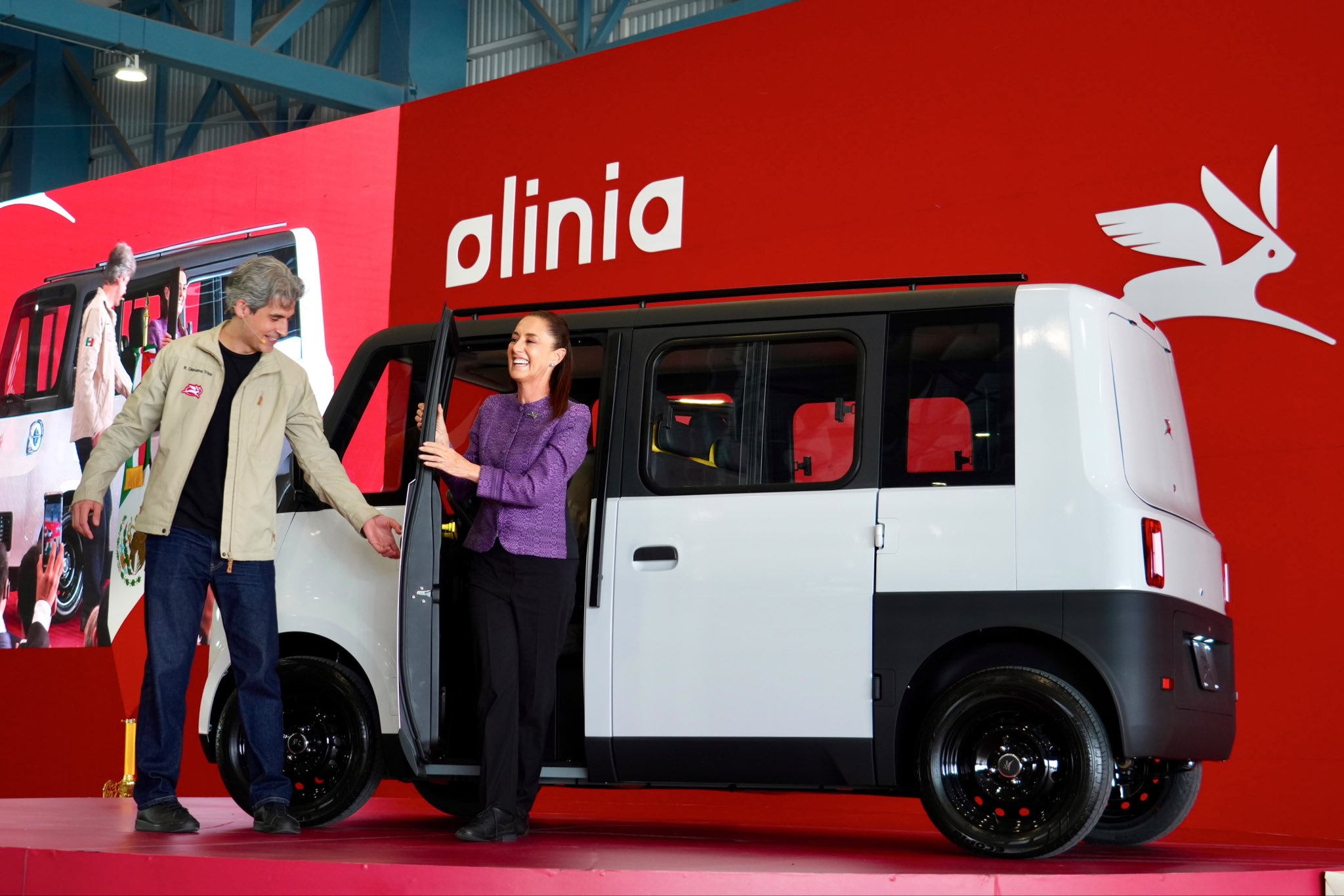 Presentan el prototipo de Olinia Uno, el auto eléctrico mexicano