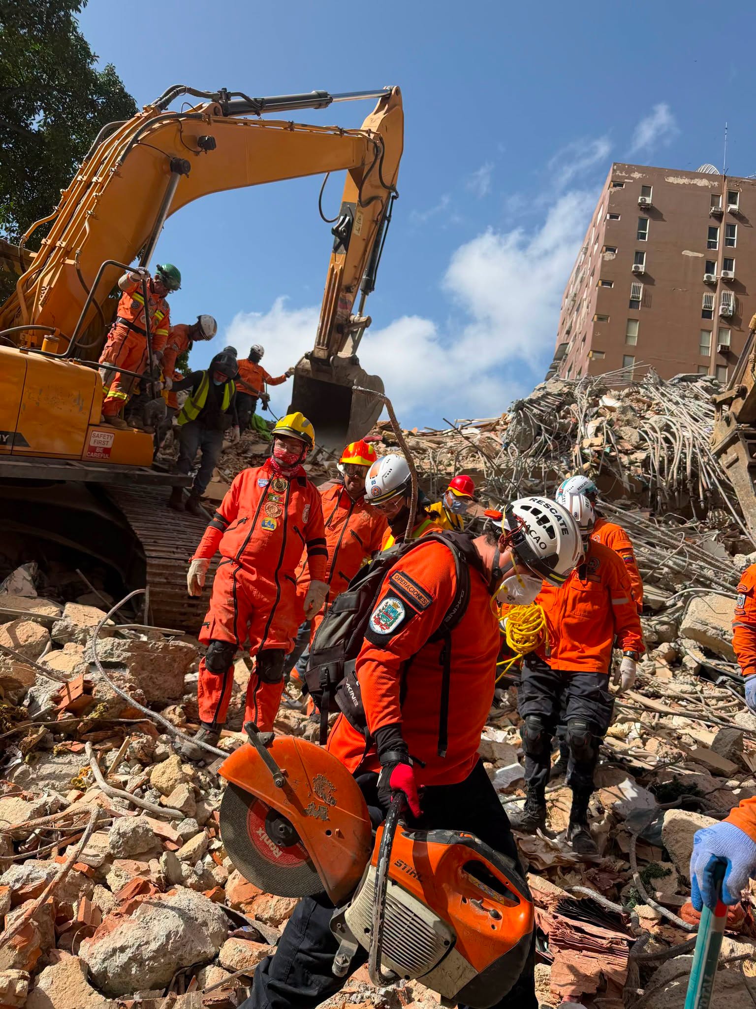 Topos de México llegan a Venezuela para labores de rescate