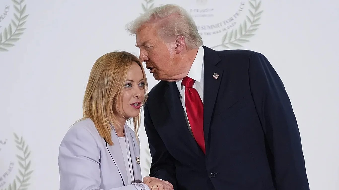 Trump afirmó que Maloni “le suplicó” por una foto, ella lo rechaza en la cumbre del G7