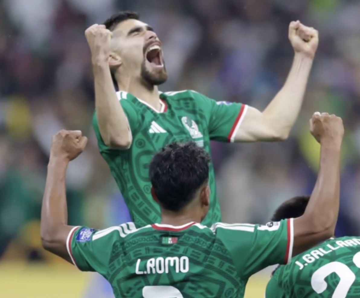 México golea a Ecuador en el Azteca y avanza a Octavos de Final