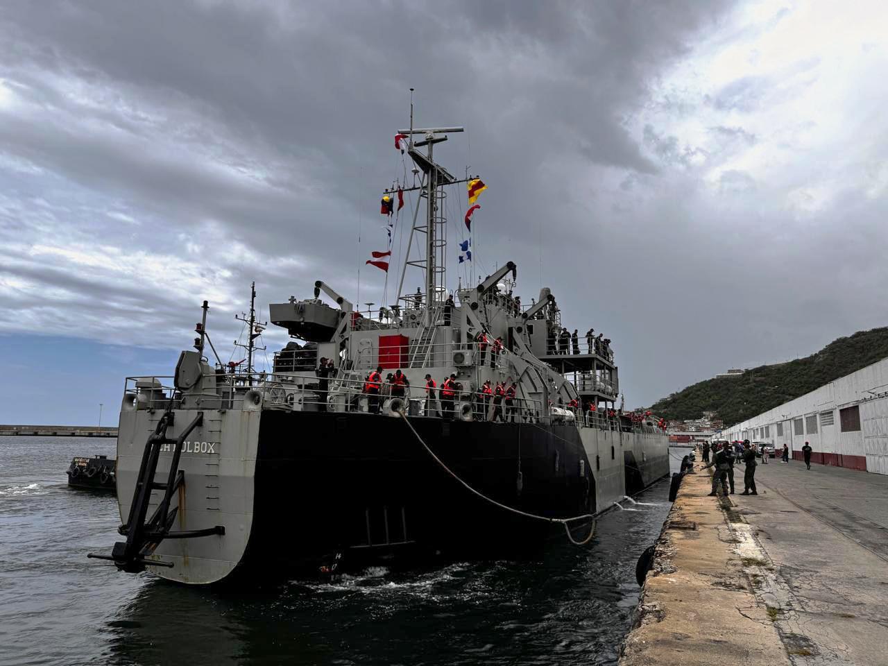 Casi 400 toneladas de ayuda: Llegan a Venezuela dos buques de la Armada de México