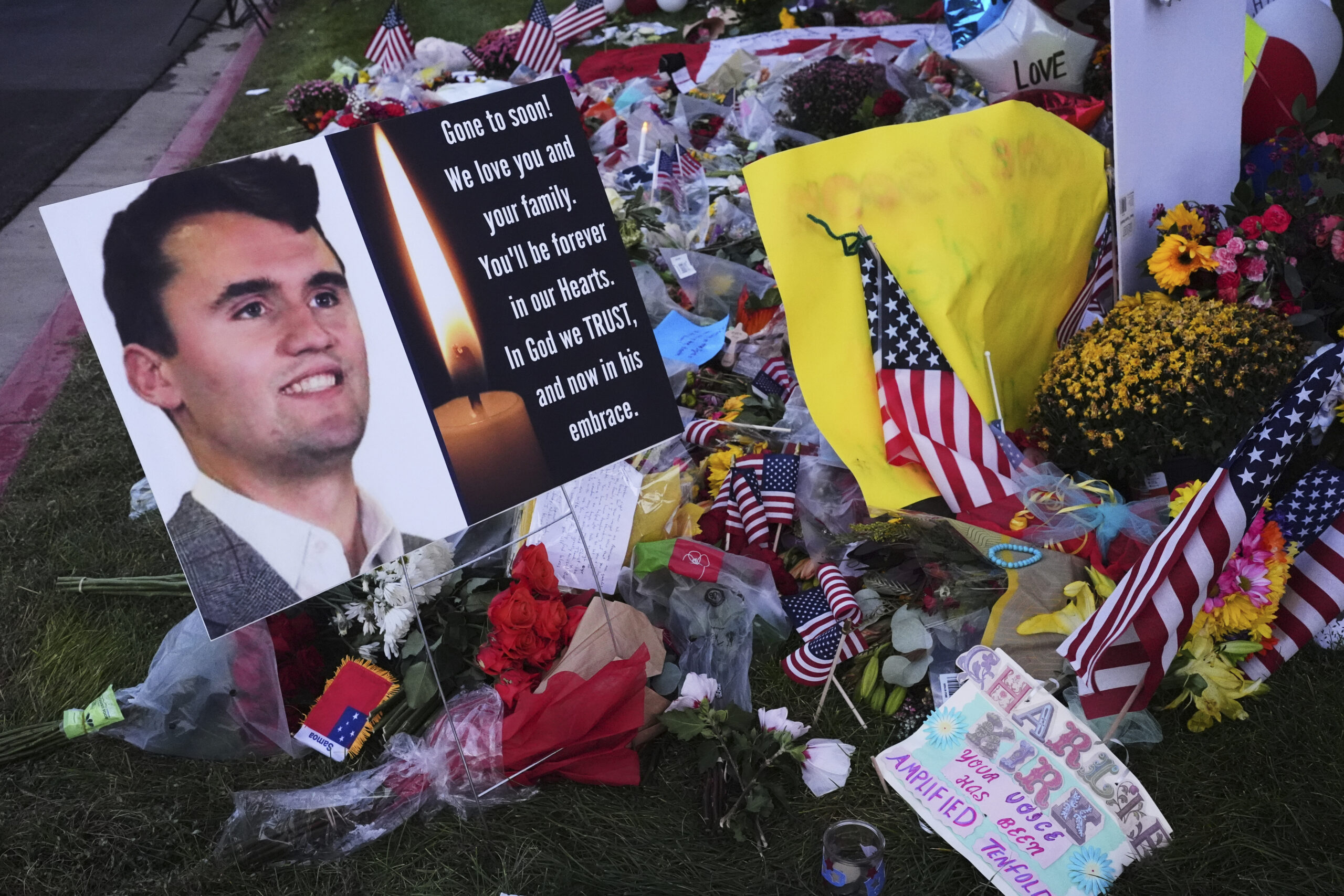 Caso Charlie Kirk: destacan en audiencia preliminar su autopsia y pruebas de video contra Tyler Robinson