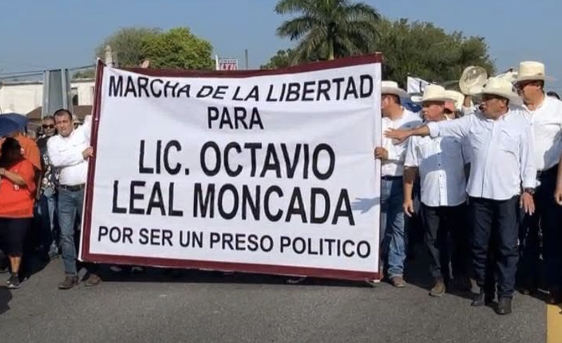 Marchan en la carretera Victoria-Monterrey: exige liberacion de Octavio Leal, lider de Columna Armada