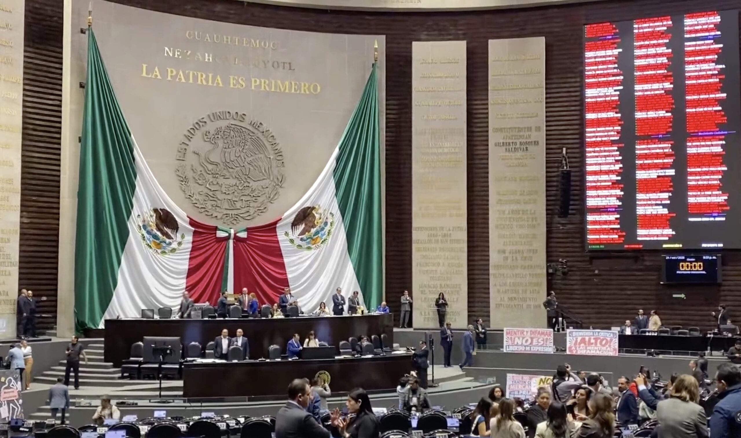 Diputados aprueban la “Ley Antimemes” en México
