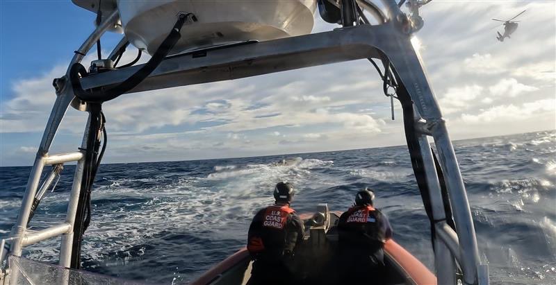 Marina y Guardia Costera de EU buscan a 11 desaparecidos por naufragio en Ensenada