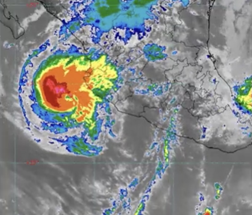 Huracán “Trudy” y frente frío azotan a 16 estados