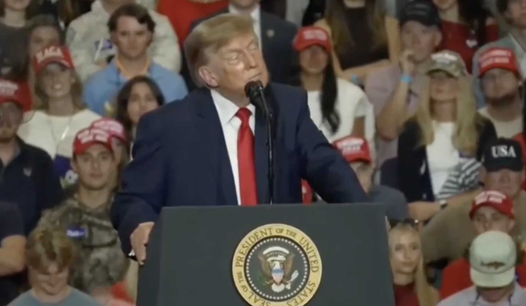 “No sé cómo pasó de bailarina a presidenta de México”: Trump de nuevo se burla de Sheinbaum
